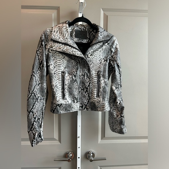 BlankNYC faux snakeskin leather jacket moto size xs - Picture 3 of 9